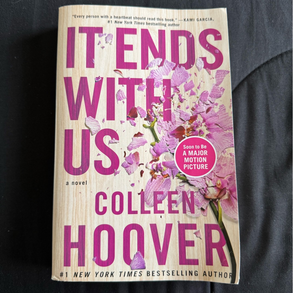 Colleen Hoover 'It Ends With Us' Novel - Pink Cover